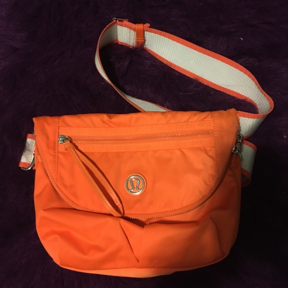 lululemon athletica Handbags - Lululemon festival bag